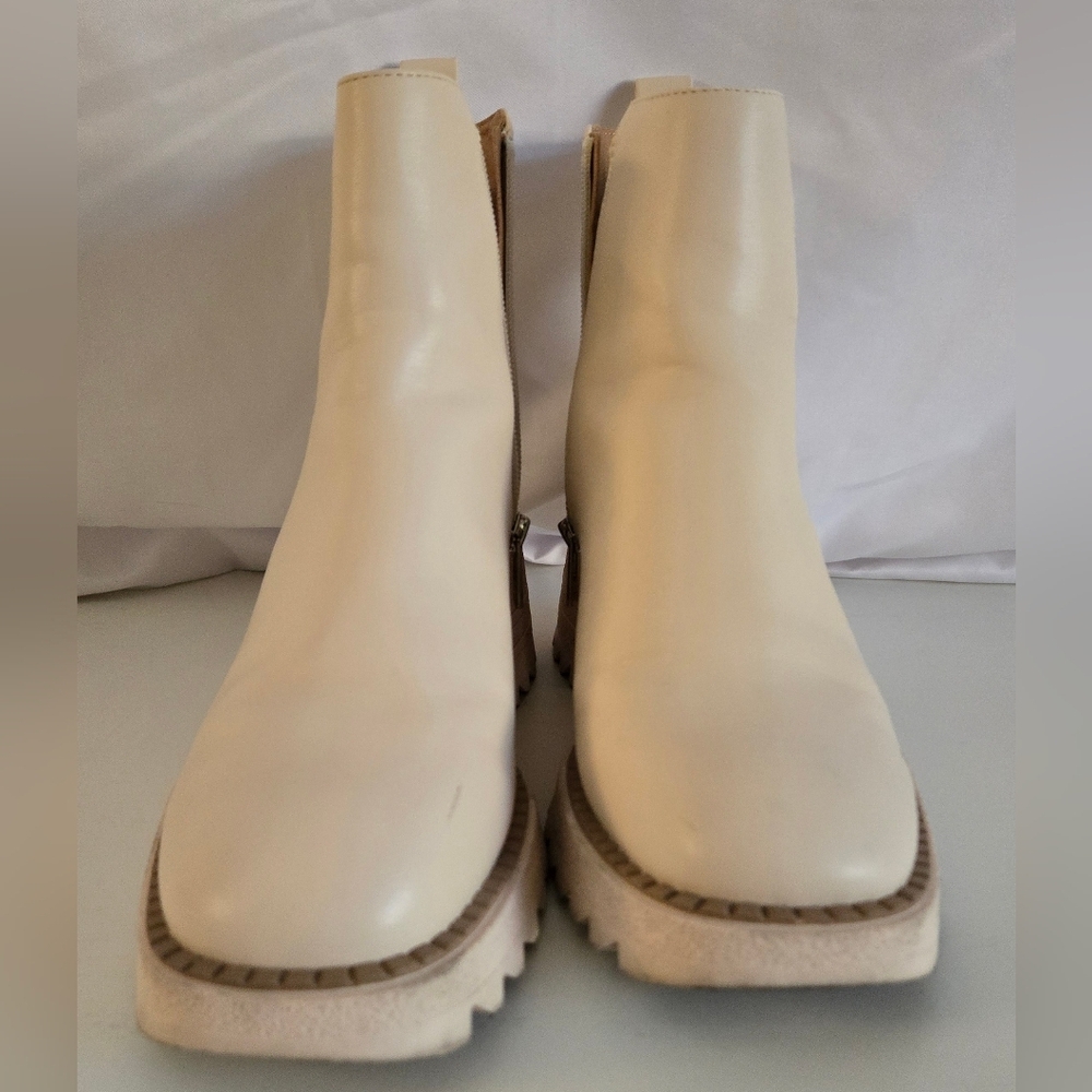 Sam & Libby Chelsea Boots | Heeled Vanilla Bean Chunky Tread | Size 7.5